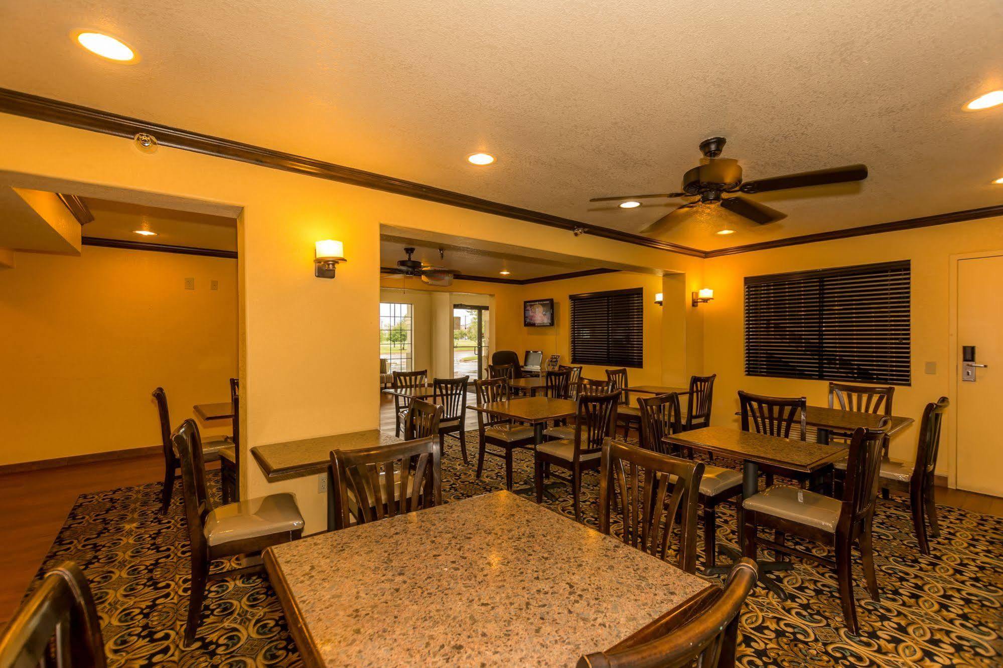 Super 8 By Wyndham Oklahoma Airport Fairgrounds West Motel Luaran gambar